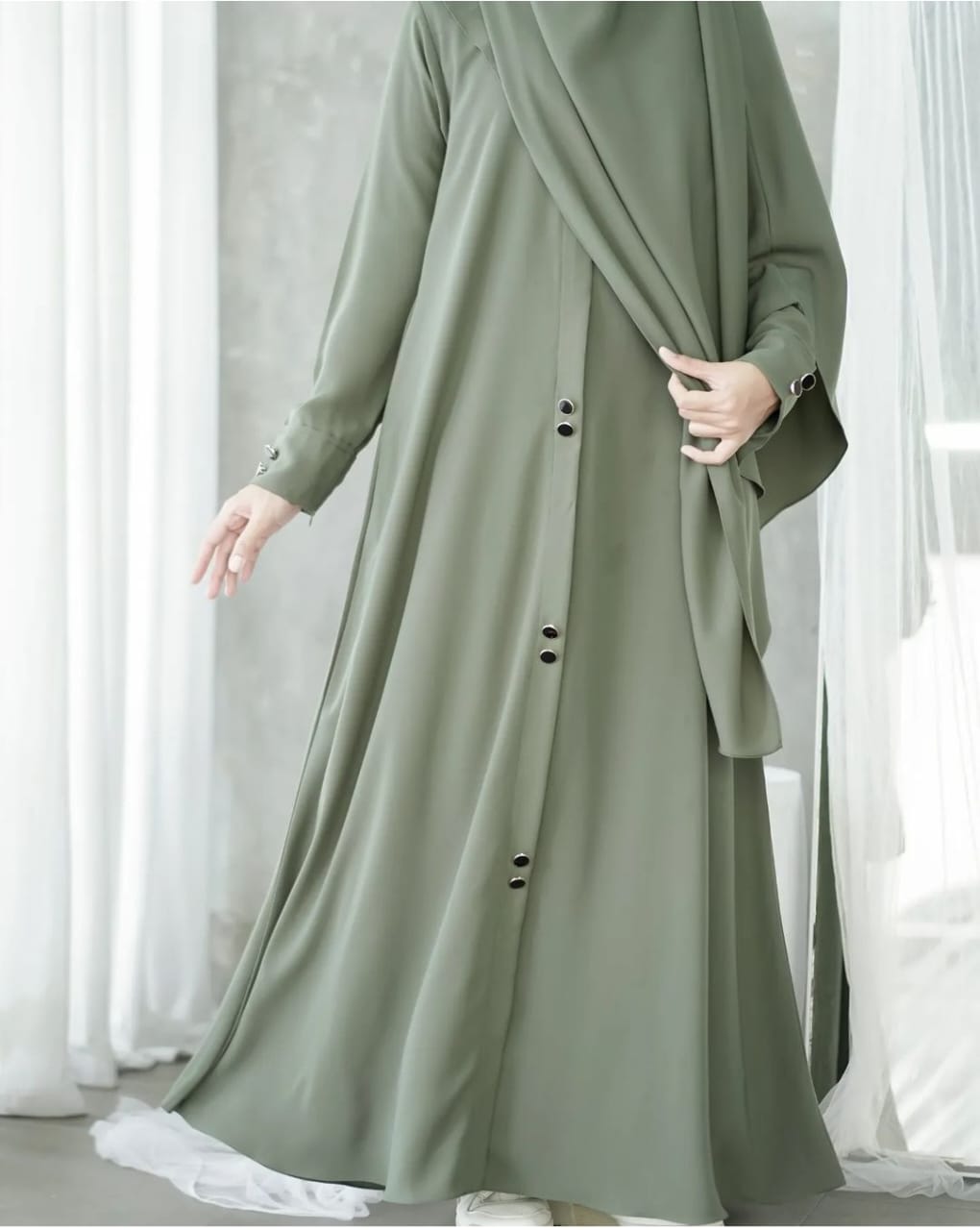 New Elegant Abaya With Stollar